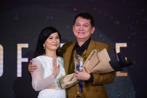 Hữu Châu - người đàn ông biểu tượng của năm 2017 - Ảnh 1. Hữu Châu - người đàn ông biểu tượng của năm 2017 - Ảnh 1.