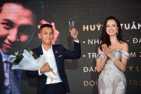 Hữu Châu - người đàn ông biểu tượng của năm 2017 - Ảnh 6. Hữu Châu - người đàn ông biểu tượng của năm 2017 - Ảnh 6.