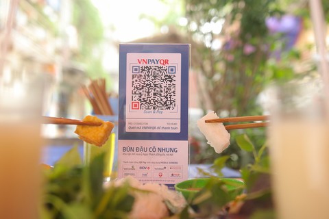QR Pay trên Mobile Banking: 8.000 điểm chấp nhận, 23.000 lượt quét - Ảnh 1. QR Pay trên Mobile Banking: 8.000 điểm chấp nhận, 23.000 lượt quét - Ảnh 1.