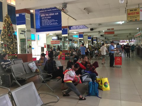 Hơn 1,3 triệu khách từ TP.HCM đi các tỉnh trong dịp tết - Ảnh 1. Hơn 1,3 triệu khách từ TP.HCM đi các tỉnh trong dịp tết - Ảnh 1.