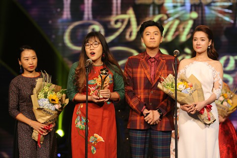 Trường Giang vừa được giải vừa hỏi vợ tại lễ trao giải Mai Vàng 2017 - Ảnh 5. Trường Giang vừa được giải vừa hỏi vợ tại lễ trao giải Mai Vàng 2017 - Ảnh 5.