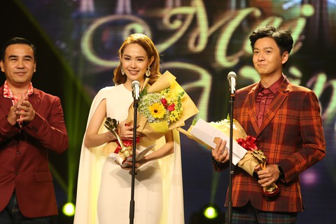 Trường Giang vừa được giải vừa hỏi vợ tại lễ trao giải Mai Vàng 2017 - Ảnh 7. Trường Giang vừa được giải vừa hỏi vợ tại lễ trao giải Mai Vàng 2017 - Ảnh 7.