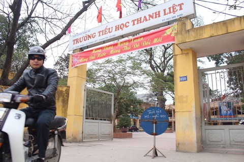 Hà Nội rét dưới 10 độ C, Mẫu Sơn băng giá phủ trắng - Ảnh 1. Hà Nội rét dưới 10 độ C, Mẫu Sơn băng giá phủ trắng - Ảnh 1.