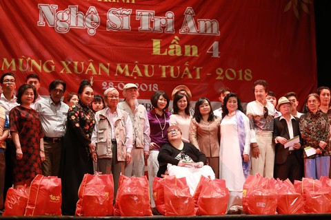 Nghệ sĩ Kim Cương, Thành Lộc, Hữu Châu... chúc tết sớm - Ảnh 7. Nghệ sĩ Kim Cương, Thành Lộc, Hữu Châu... chúc tết sớm - Ảnh 7.
