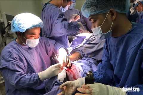 Bệnh viện Thống Nhất Đồng Nai nối thành công bàn tay bị chém đứt lìa - Ảnh 1. Bệnh viện Thống Nhất Đồng Nai nối thành công bàn tay bị chém đứt lìa - Ảnh 1.