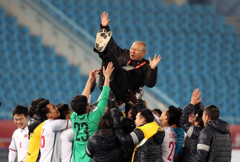 U-23 Việt Nam xúc động mãnh liệt sau trận thắng Qatar - Ảnh 1. U-23 Việt Nam xúc động mãnh liệt sau trận thắng Qatar - Ảnh 1.