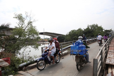 Hiểm nguy rình rập từ những cây cầu... sắp sập - Ảnh 17. Hiểm nguy rình rập từ những cây cầu... sắp sập - Ảnh 17.