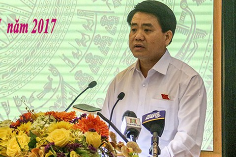 Lát đá vỉa hè Hà Nội, có con ông cháu cha thò tay trục lợi - Ảnh 1. Lát đá vỉa hè Hà Nội, có con ông cháu cha thò tay trục lợi - Ảnh 1.