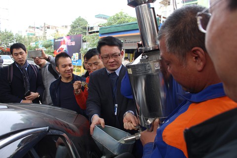 Bình xăng xe Honda dung tích 65 lít đổ tới 81,9 lít - Ảnh 2. Bình xăng xe Honda dung tích 65 lít đổ tới 81,9 lít - Ảnh 2.
