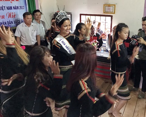 H’Hen Niê sẽ giao lưu với khán giả phố núi đêm giao thừa - Ảnh 1. H’Hen Niê sẽ giao lưu với khán giả phố núi đêm giao thừa - Ảnh 1.