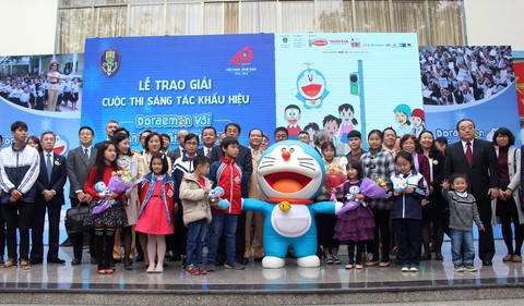 Học sinh lớp 4 thắng giải sáng tác khẩu hiệu an toàn giao thông - Ảnh 1. Học sinh lớp 4 thắng giải sáng tác khẩu hiệu an toàn giao thông - Ảnh 1.