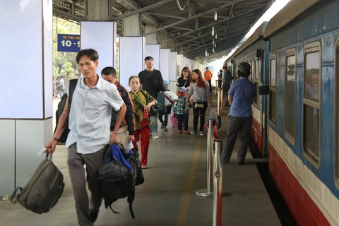 Cổng soát vé ở ga chưa phân biệt được vé sai thông tin - Ảnh 2. Cổng soát vé ở ga chưa phân biệt được vé sai thông tin - Ảnh 2.