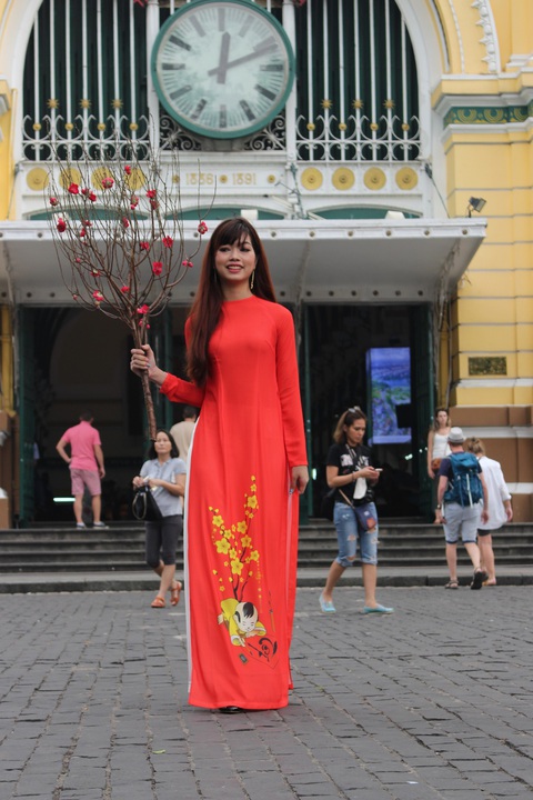 Nam thanh nữ tú Sài Gòn rực rỡ chụp ảnh áo dài đón Tết - Ảnh 4. Nam thanh nữ tú Sài Gòn rực rỡ chụp ảnh áo dài đón Tết - Ảnh 4.