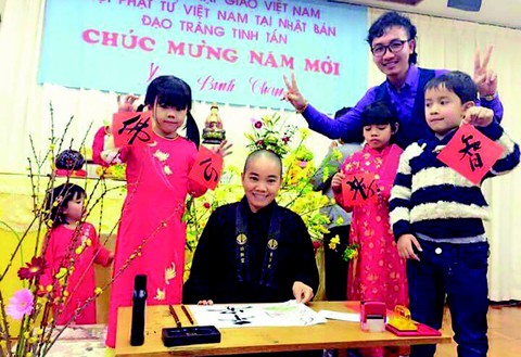 Tết của người tha hương và chút ấm lòng trong đêm lạnh - Ảnh 2. Tết của người tha hương và chút ấm lòng trong đêm lạnh - Ảnh 2.