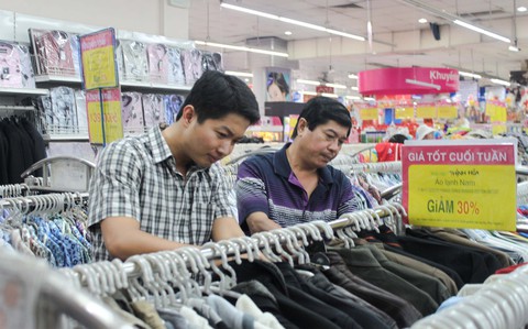 Hệ thống siêu thị Co.opmart bắt đầu giảm giá hàng hóa Tết - Ảnh 3. Hệ thống siêu thị Co.opmart bắt đầu giảm giá hàng hóa Tết - Ảnh 3.