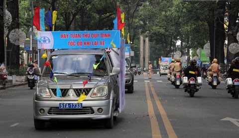 Vượt tốc độ quy định 1km/h tăng thêm 5% nguy cơ tai nạn giao thông - Ảnh 1. Vượt tốc độ quy định 1km/h tăng thêm 5% nguy cơ tai nạn giao thông - Ảnh 1.