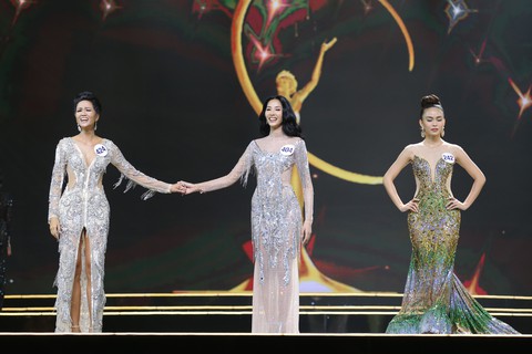 Ngắm nhan sắc tân hoa hậu HHen Niê qua các vòng thi - Ảnh 10. Ngắm nhan sắc tân hoa hậu HHen Niê qua các vòng thi - Ảnh 10.