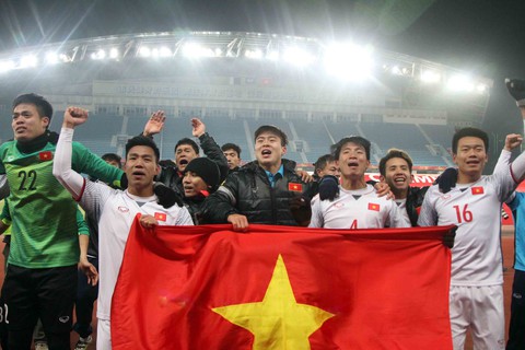 U-23 Việt Nam xúc động mãnh liệt sau trận thắng Qatar - Ảnh 3. U-23 Việt Nam xúc động mãnh liệt sau trận thắng Qatar - Ảnh 3.