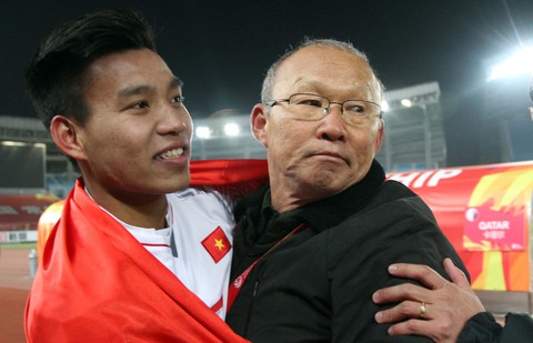 U-23 Việt Nam xúc động mãnh liệt sau trận thắng Qatar - Ảnh 7. U-23 Việt Nam xúc động mãnh liệt sau trận thắng Qatar - Ảnh 7.