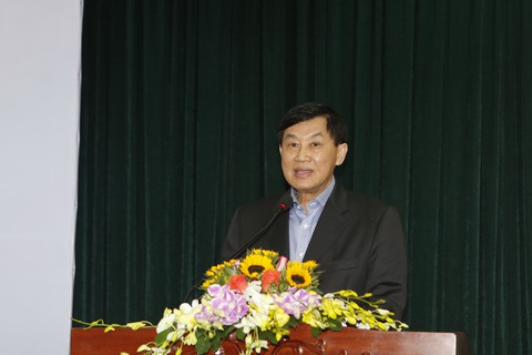 Ông trùm hàng hiệu lên tiếng tố hàng xách tay, hàng lậu - Ảnh 1. Ông trùm hàng hiệu lên tiếng tố hàng xách tay, hàng lậu - Ảnh 1.