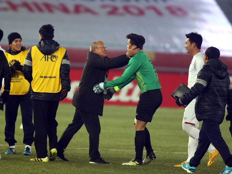 U-23 Việt Nam xúc động mãnh liệt sau trận thắng Qatar - Ảnh 4. U-23 Việt Nam xúc động mãnh liệt sau trận thắng Qatar - Ảnh 4.