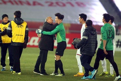 U-23 Việt Nam xúc động mãnh liệt sau trận thắng Qatar - Ảnh 5. U-23 Việt Nam xúc động mãnh liệt sau trận thắng Qatar - Ảnh 5.
