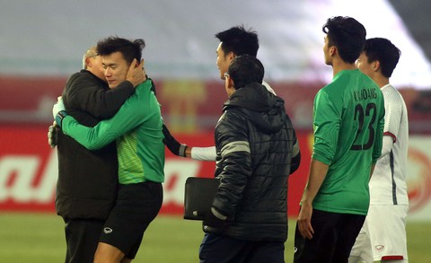 U-23 Việt Nam xúc động mãnh liệt sau trận thắng Qatar - Ảnh 6. U-23 Việt Nam xúc động mãnh liệt sau trận thắng Qatar - Ảnh 6.