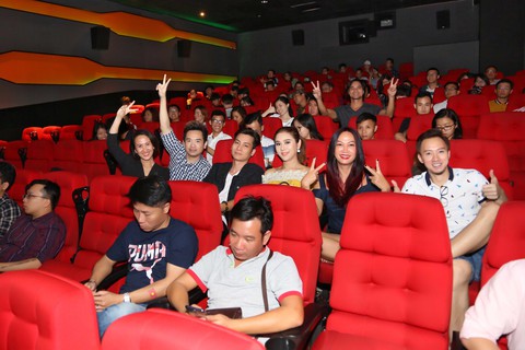 Các rạp đồng loạt nhường suất để chiếu chung kết bóng đá U23 - Ảnh 1. Các rạp đồng loạt nhường suất để chiếu chung kết bóng đá U23 - Ảnh 1.