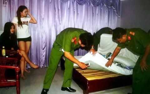 Kiểm tra khách sạn, 20 người ‘phê’ ma túy - Ảnh 1. Kiểm tra khách sạn, 20 người ‘phê’ ma túy - Ảnh 1.