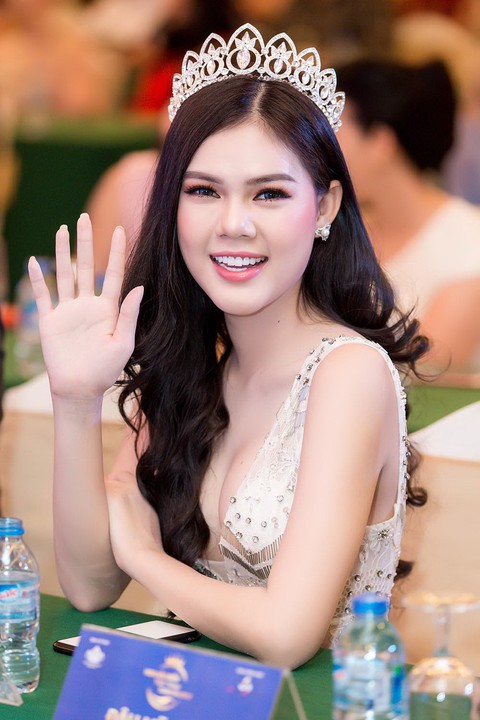 Á hậu Khánh Phương đồng hành cùng Hoa hậu biển - Ảnh 4. Á hậu Khánh Phương đồng hành cùng Hoa hậu biển - Ảnh 4.