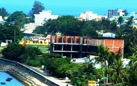 Buông lỏng quản lý, ba lãnh đạo Lý Sơn bị kỷ luật - Ảnh 2. Buông lỏng quản lý, ba lãnh đạo Lý Sơn bị kỷ luật - Ảnh 2.