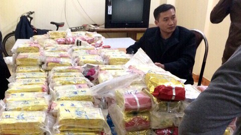Phá đường dây ma túy, thu giữ gần 500 bánh heroin - Ảnh 1. Phá đường dây ma túy, thu giữ gần 500 bánh heroin - Ảnh 1.