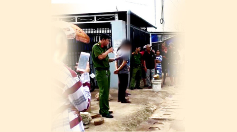 Bêu riếu người mua bán dâm: Công an đã lạm quyền! - Ảnh 1. Bêu riếu người mua bán dâm: Công an đã lạm quyền! - Ảnh 1.