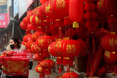 Người châu Á đón Tết với linh vật chú Tuất - Ảnh 10. Người châu Á đón Tết với linh vật chú Tuất - Ảnh 10.