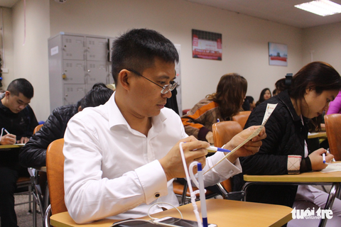 Tươi cười hiến tặng máu quí - Ảnh 1. Tươi cười hiến tặng máu quí - Ảnh 1.