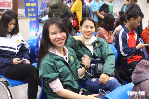 Tươi cười hiến tặng máu quí - Ảnh 2. Tươi cười hiến tặng máu quí - Ảnh 2.