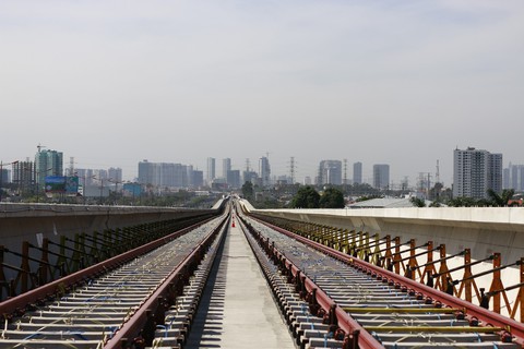 Đã lắp được hơn 1,5km đường ray tuyến Metro số 1 - Ảnh 1. Đã lắp được hơn 1,5km đường ray tuyến Metro số 1 - Ảnh 1.