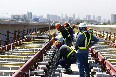 Đã lắp được hơn 1,5km đường ray tuyến Metro số 1 - Ảnh 5. Đã lắp được hơn 1,5km đường ray tuyến Metro số 1 - Ảnh 5.