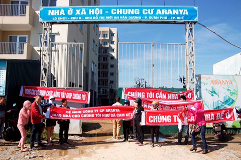 Lại chậm giao nhà ở xã hội, khách hàng dọa kiện ra tòa - Ảnh 4. Lại chậm giao nhà ở xã hội, khách hàng dọa kiện ra tòa - Ảnh 4.