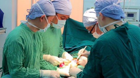 Bệnh viện tỉnh mổ thành công bệnh nhân bị xương thủy tinh - Ảnh 1. Bệnh viện tỉnh mổ thành công bệnh nhân bị xương thủy tinh - Ảnh 1.
