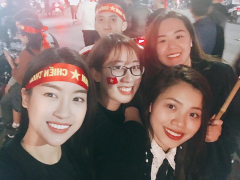 Hoa hậu Mỹ Linh không sang xem U23 thi đấu vì fan không muốn thế - Ảnh 2. Hoa hậu Mỹ Linh không sang xem U23 thi đấu vì fan không muốn thế - Ảnh 2.
