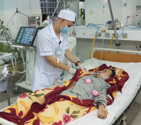Chưa thể khẳng định có thể cứu bé gái nghi ngộ độc trà sữa - Ảnh 1. Chưa thể khẳng định có thể cứu bé gái nghi ngộ độc trà sữa - Ảnh 1.