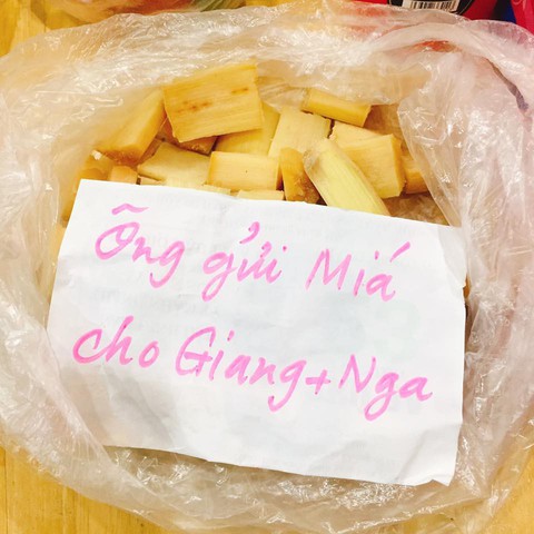 9x kể chuyện ông ngoại đạp xe đi phát quà cho con cháu - Ảnh 1. 9x kể chuyện ông ngoại đạp xe đi phát quà cho con cháu - Ảnh 1.