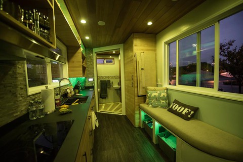 Nhà mini tự xoay dùng điện năng lượng mặt trời - Ảnh 12. Nhà mini tự xoay dùng điện năng lượng mặt trời - Ảnh 12.