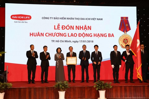 BHNT Dai-ichi tặng 1 tỉ đồng cho Quỹ Bảo trợ trẻ em Việt Nam - Ảnh 1. BHNT Dai-ichi tặng 1 tỉ đồng cho Quỹ Bảo trợ trẻ em Việt Nam - Ảnh 1.