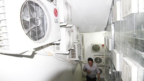 Phạt Mường Thanh 800.000 đồng vì để cục nóng lạnh trên cầu thang - Ảnh 1. Phạt Mường Thanh 800.000 đồng vì để cục nóng lạnh trên cầu thang - Ảnh 1.