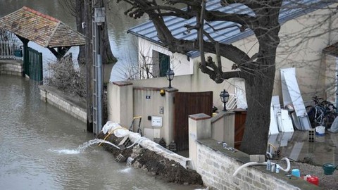 Sông Seine nhấn chìm Paris, 1.500 người di tản - Ảnh 4. Sông Seine nhấn chìm Paris, 1.500 người di tản - Ảnh 4.