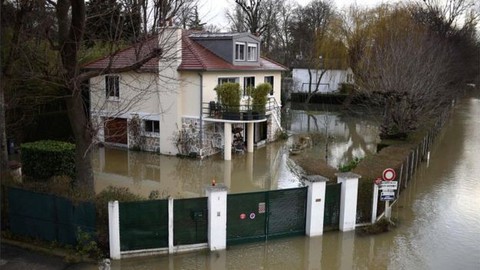 Sông Seine nhấn chìm Paris, 1.500 người di tản - Ảnh 3. Sông Seine nhấn chìm Paris, 1.500 người di tản - Ảnh 3.