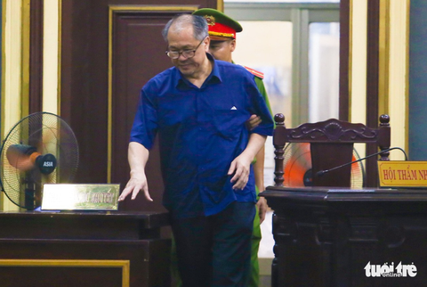 Bị cáo Phạm Công Danh: Tôi đã quá bức xúc với lãi ngoài - Ảnh 2. Bị cáo Phạm Công Danh: Tôi đã quá bức xúc với lãi ngoài - Ảnh 2.