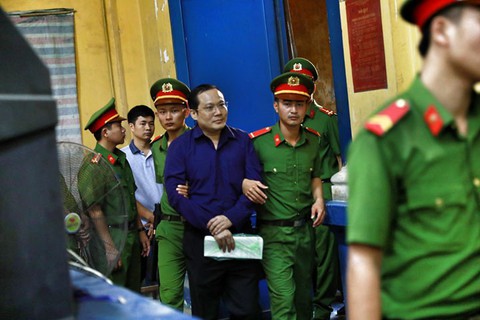 Đại gia Trầm Bê phải chăm sóc y tế, ông Trần Bắc Hà vắng mặt - Ảnh 7. Đại gia Trầm Bê phải chăm sóc y tế, ông Trần Bắc Hà vắng mặt - Ảnh 7.